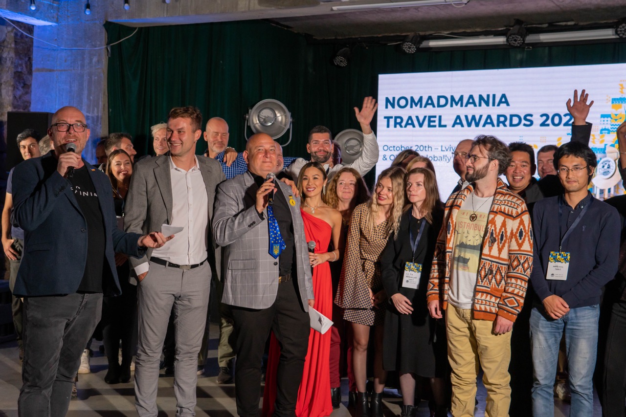 nomadmania team at 2023 nomadmania travel awards