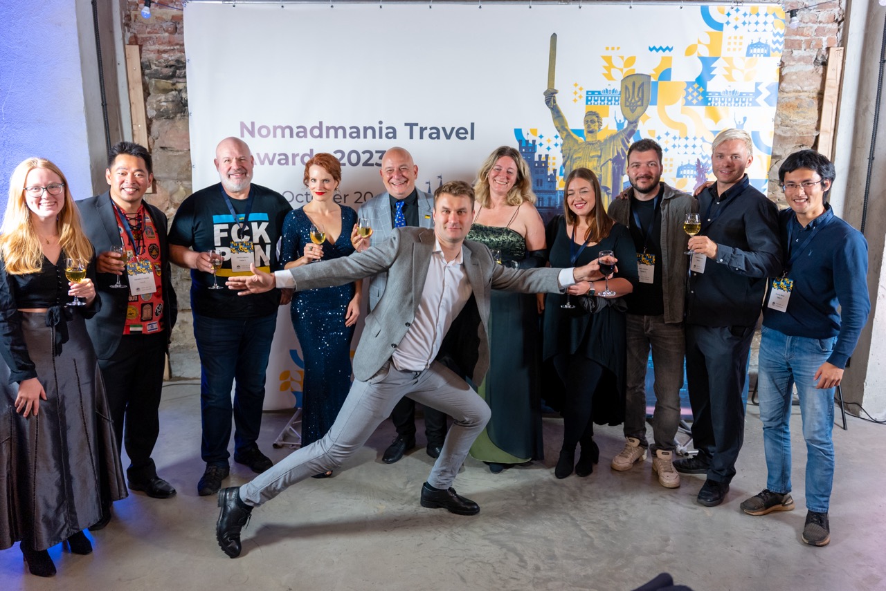 nomadmania 2023 travel awards team 