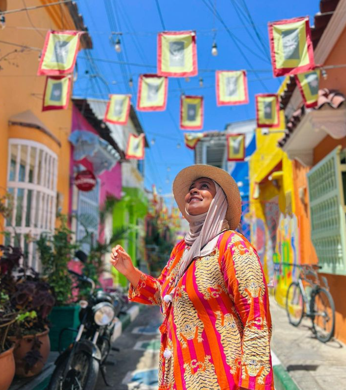 Rasha Yousif Bahraini Female Traveller posing on a colourful street in Colombia
