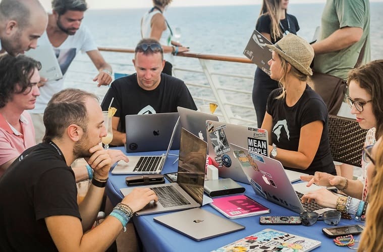 Digital nomad conference in NomadMania's Ultimate Guide to the Digital Nomad Lifestyle