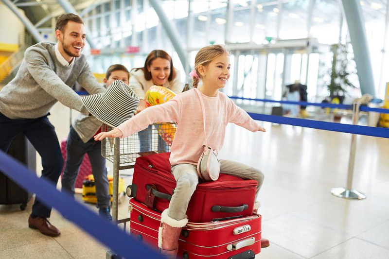 travelling with children - family in an airport